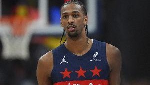 开云体育在线-可圈可点！萨尔首节独得11分 半场8中5拿下15分5篮板