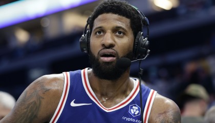 开云体育登录-攻防一体！乔治自禁赛归来的两场场均27分9.5板4断 命中率49%