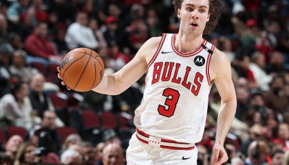 开云体育入口-美记：吉迪团队坚持要求公牛匹配萨格斯去年和魔术的续约合同金额