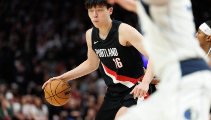 开云体育官网-拓媒：杨瀚森是失误制造机 三分需提升 低位单打时动作可以简化下